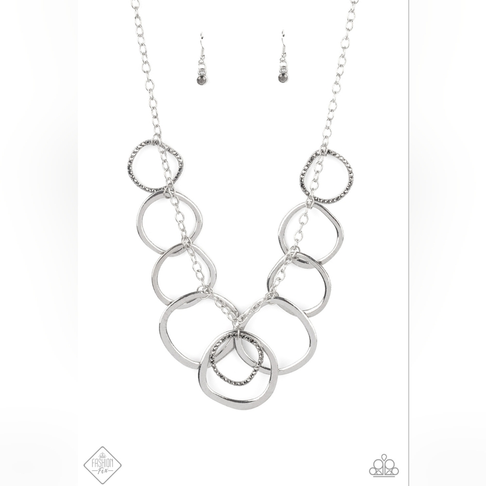 Dizzy With Desire Silver Necklace Fashion Jewelry